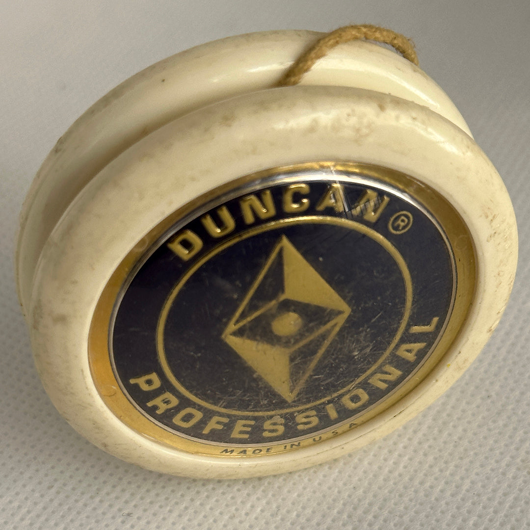 Vintage, Duncan Diamond Professional Plastic looping Yo-Yo White with Blue Center- Very Good condition — view 5