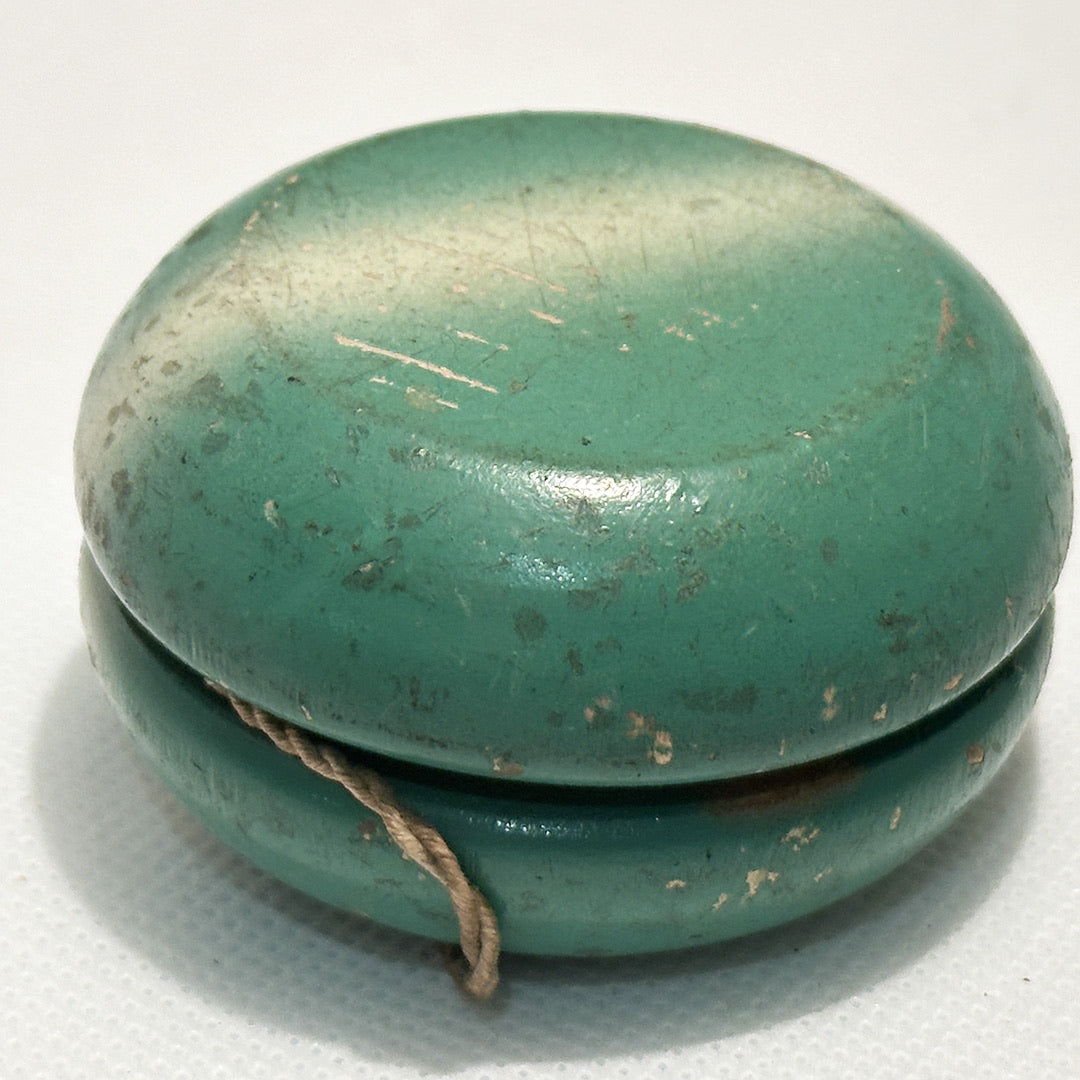 Vintage Duncan Tournament "crossed flags" Yo-Yo - Not a replica - Light Blue Fair Condition — view 5
