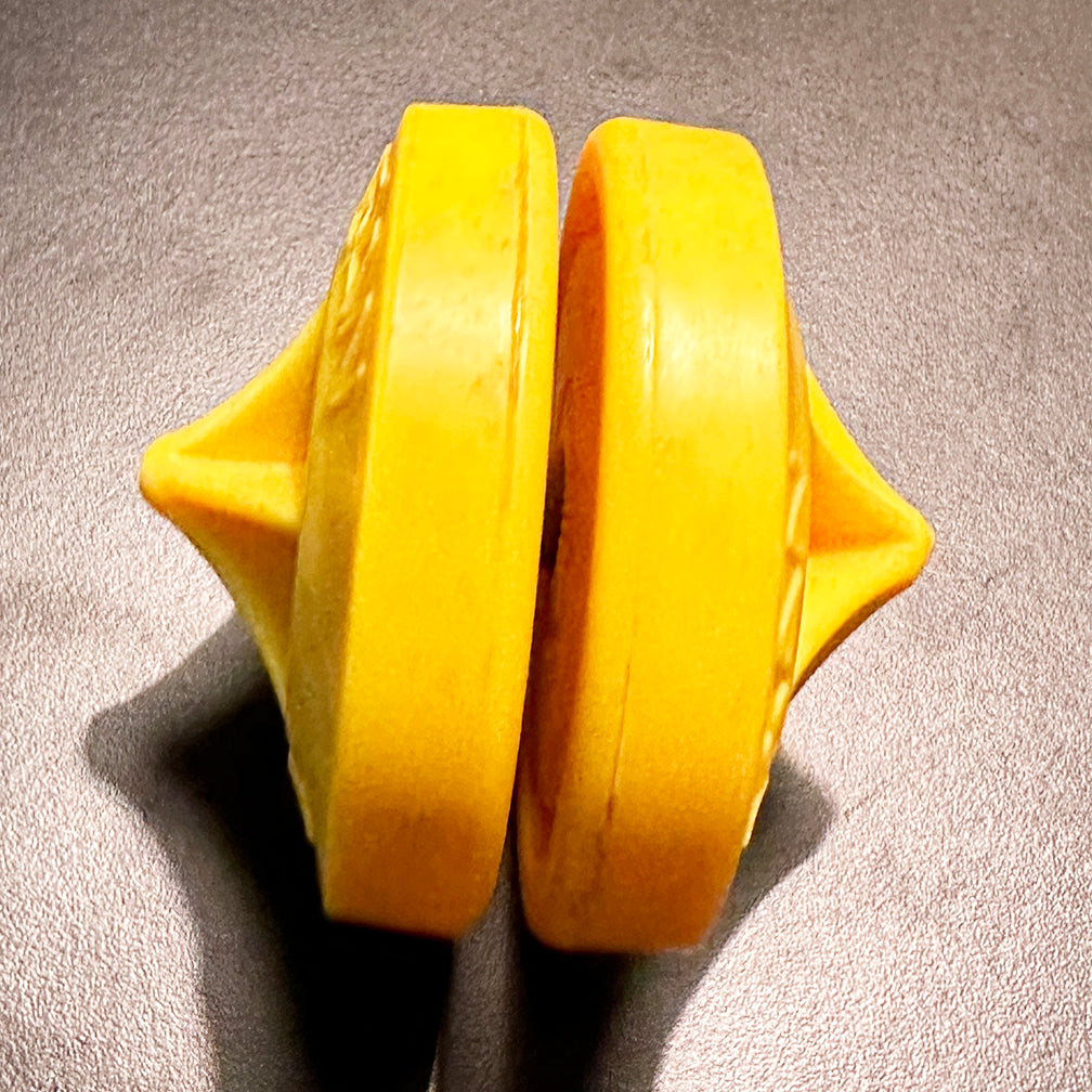 Vintage Kusan Twin Twirler Yo-Yo Unique 60s (falcon model) — view 2