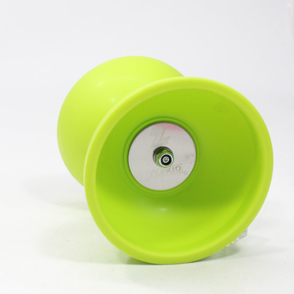 Zeekio Triumph Diabolo - Triple Bearing - Medium Rubber Diabolo — view 5