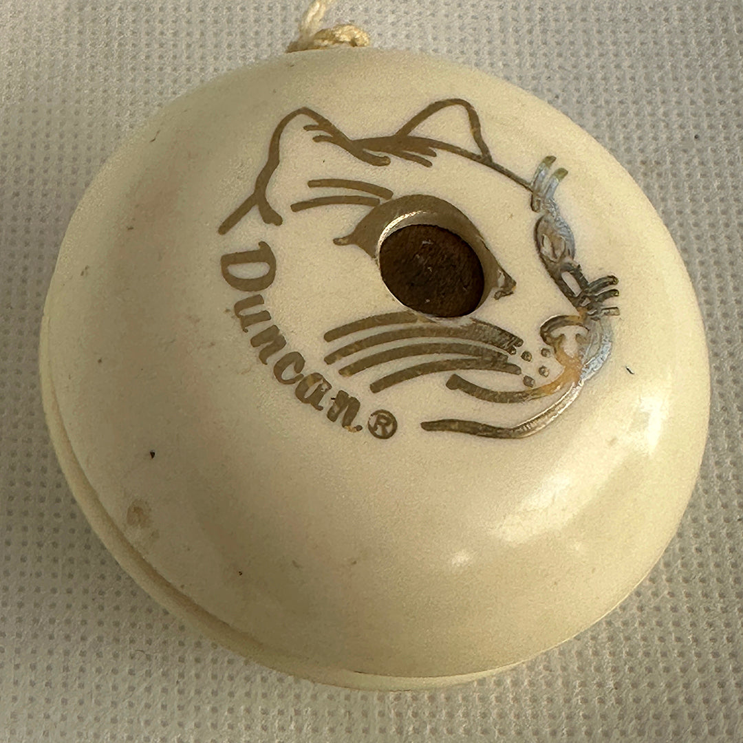 Vintage Duncan White cat Jewel Yo-Yo 80s Good Condition Amber eye — view 3