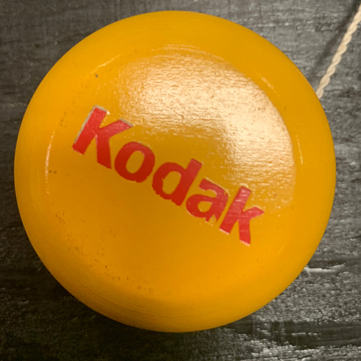 Vintage Smothers Brothers Y-Kodak Wooden Yo-Yo Yellow Excellent Cond — view 3