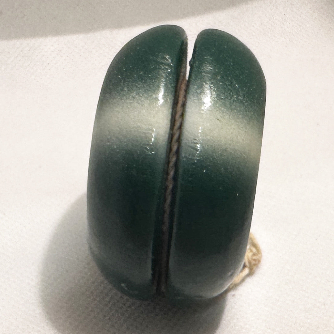 Vintage Duncan Tournament "crossed flags" Yo-Yo - Not a replica - Dark Green- Excellent Condition — view 4