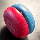 Vintage `whirl- king red and blue Wood Yo-Yo - Standard Good Condition 60s — view 3