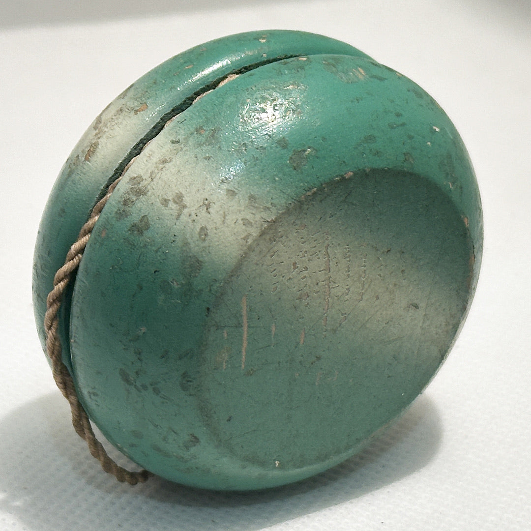 Vintage Duncan Tournament "crossed flags" Yo-Yo - Not a replica - Light Blue Fair Condition — view 3