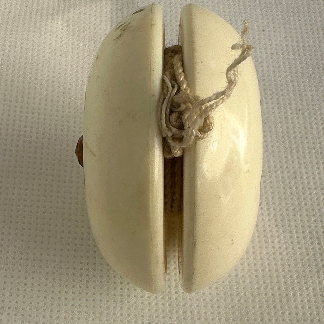 Vintage Duncan White cat Jewel Yo-Yo 80s Good Condition Amber eye — view 4