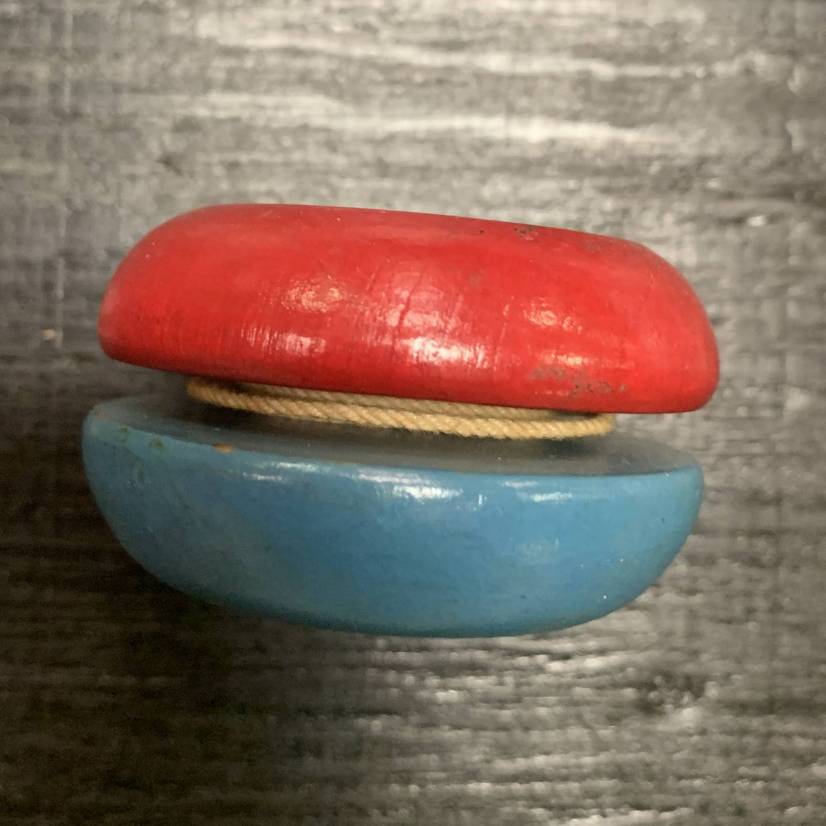 Vintage Wooden Whirle King Yo-Yo Red/Blue Standard Model — view 3