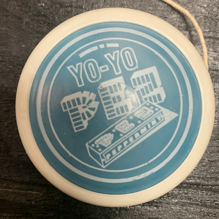 Vintage Plastic Pez -Blue white yo-yo — view 2