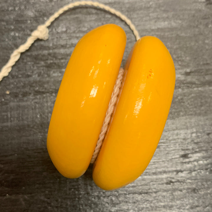 Vintage Smothers Brothers Y-Kodak Wooden Yo-Yo Yellow Excellent Cond — view 2